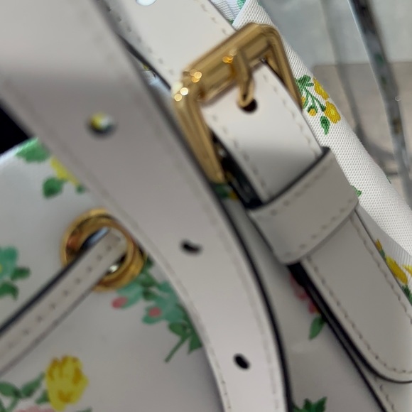 MOSCHINO 🧸
Teddy Bear Bucket Bag - Picture 8 of 15